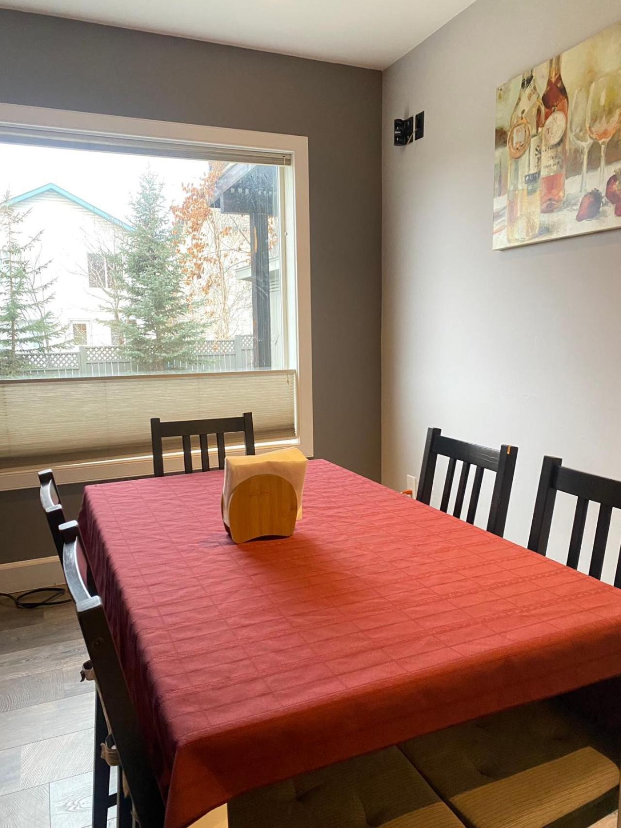 Lovely Home Calgary Luaran gambar